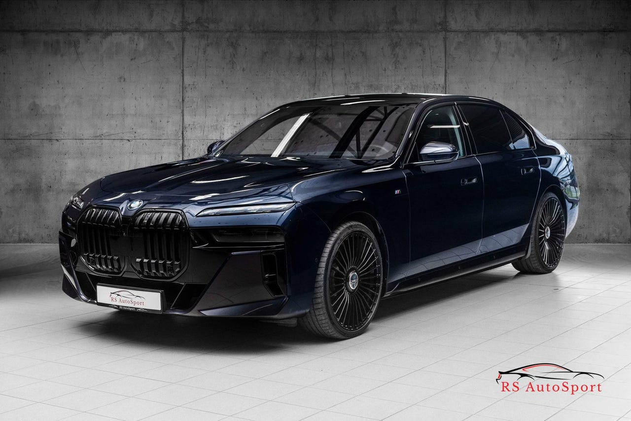 BMW i7