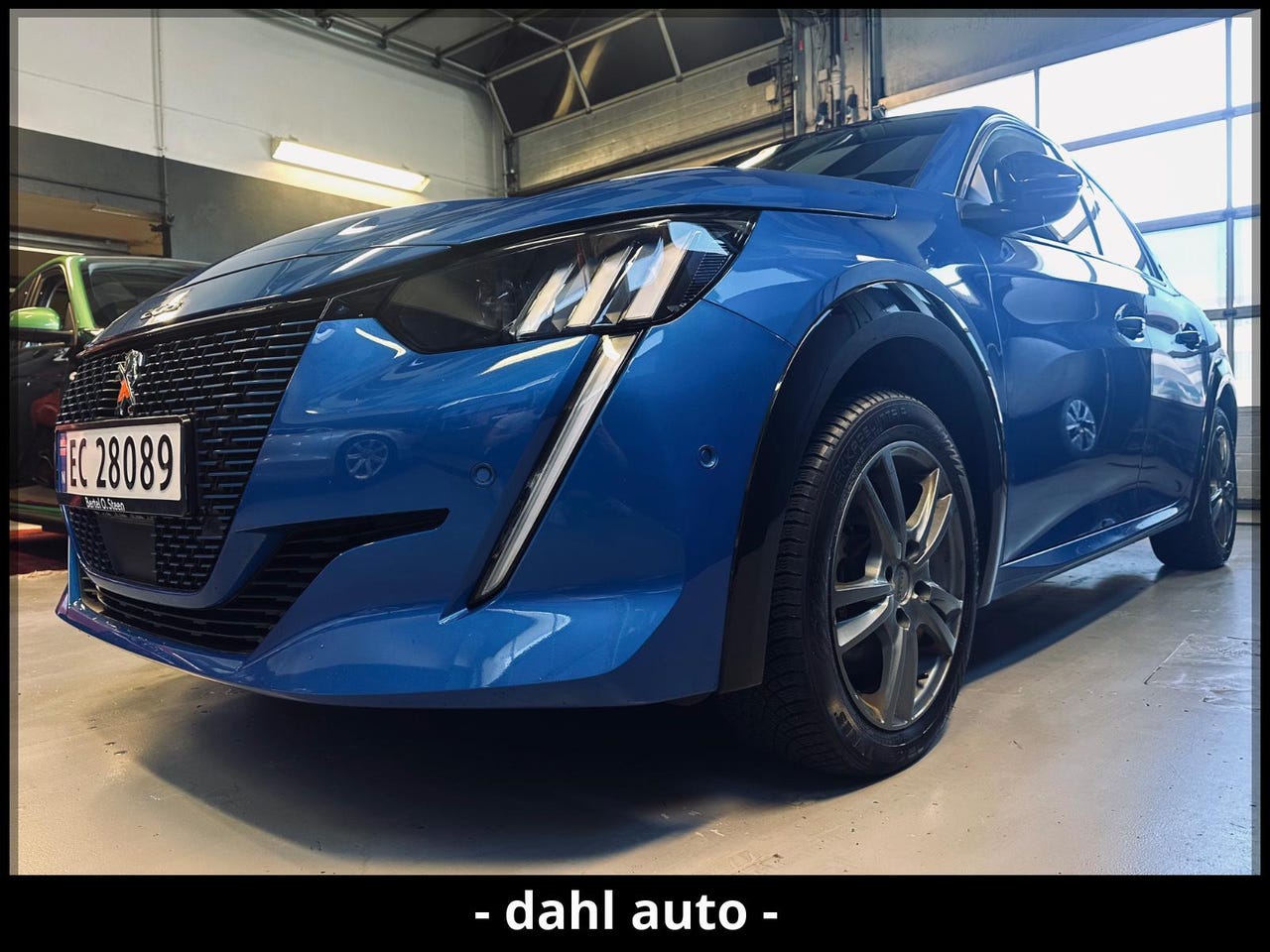 Peugeot e-208