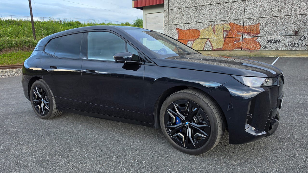 BMW iX