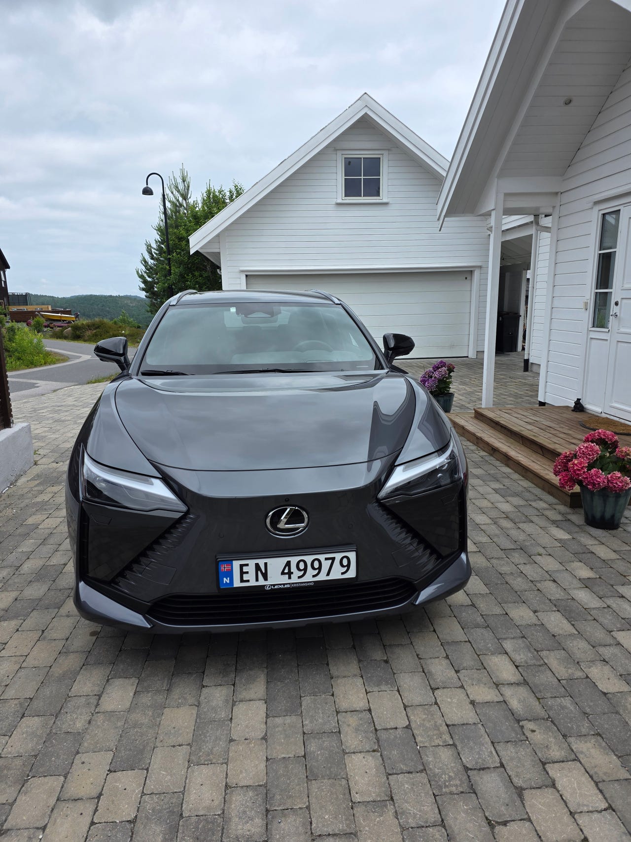 Lexus RZ450e