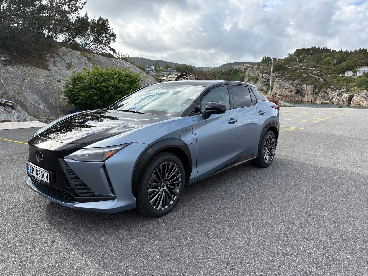 Lexus RZ450e