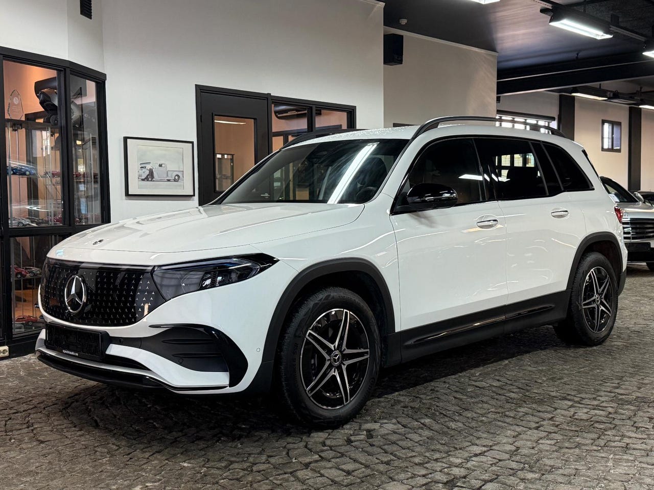 Mercedes-Benz EQB300