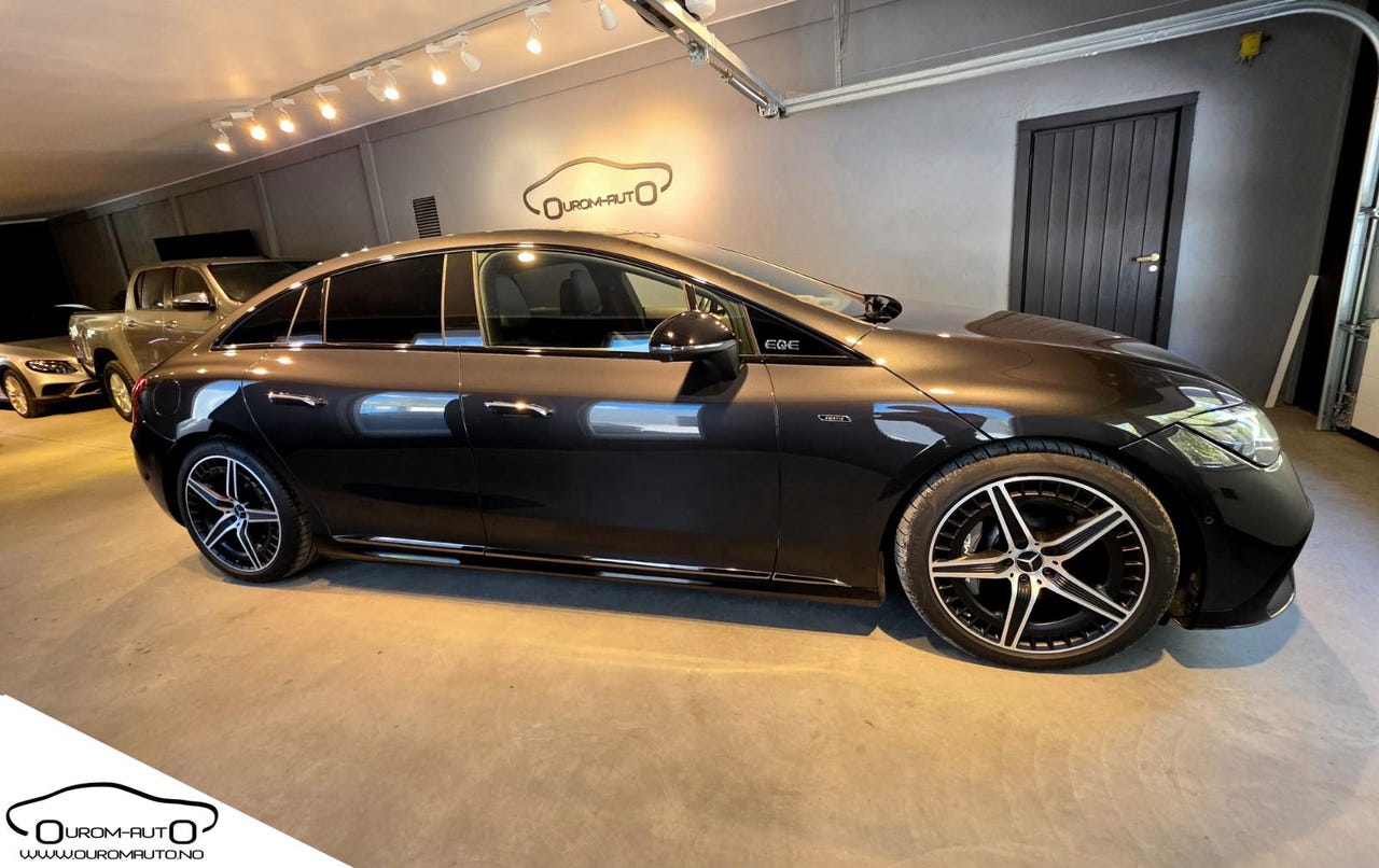 Mercedes-Benz EQE43