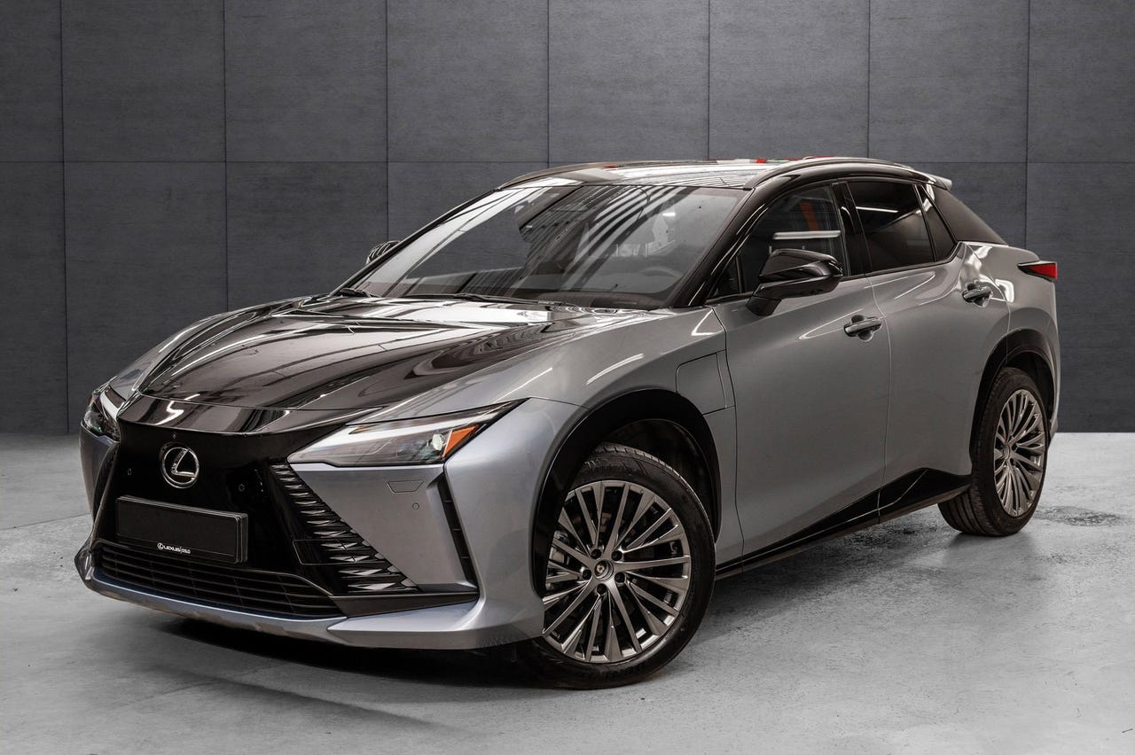 Lexus RZ450e