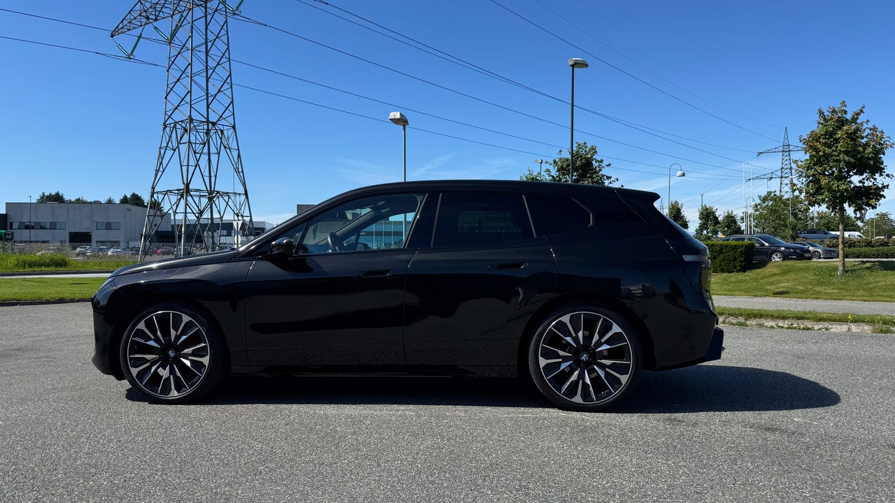 BMW iX