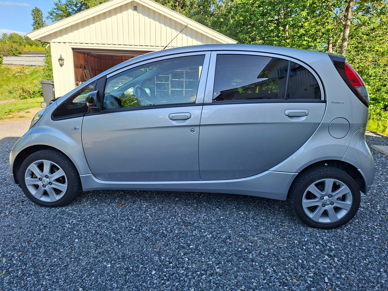 Peugeot iOn