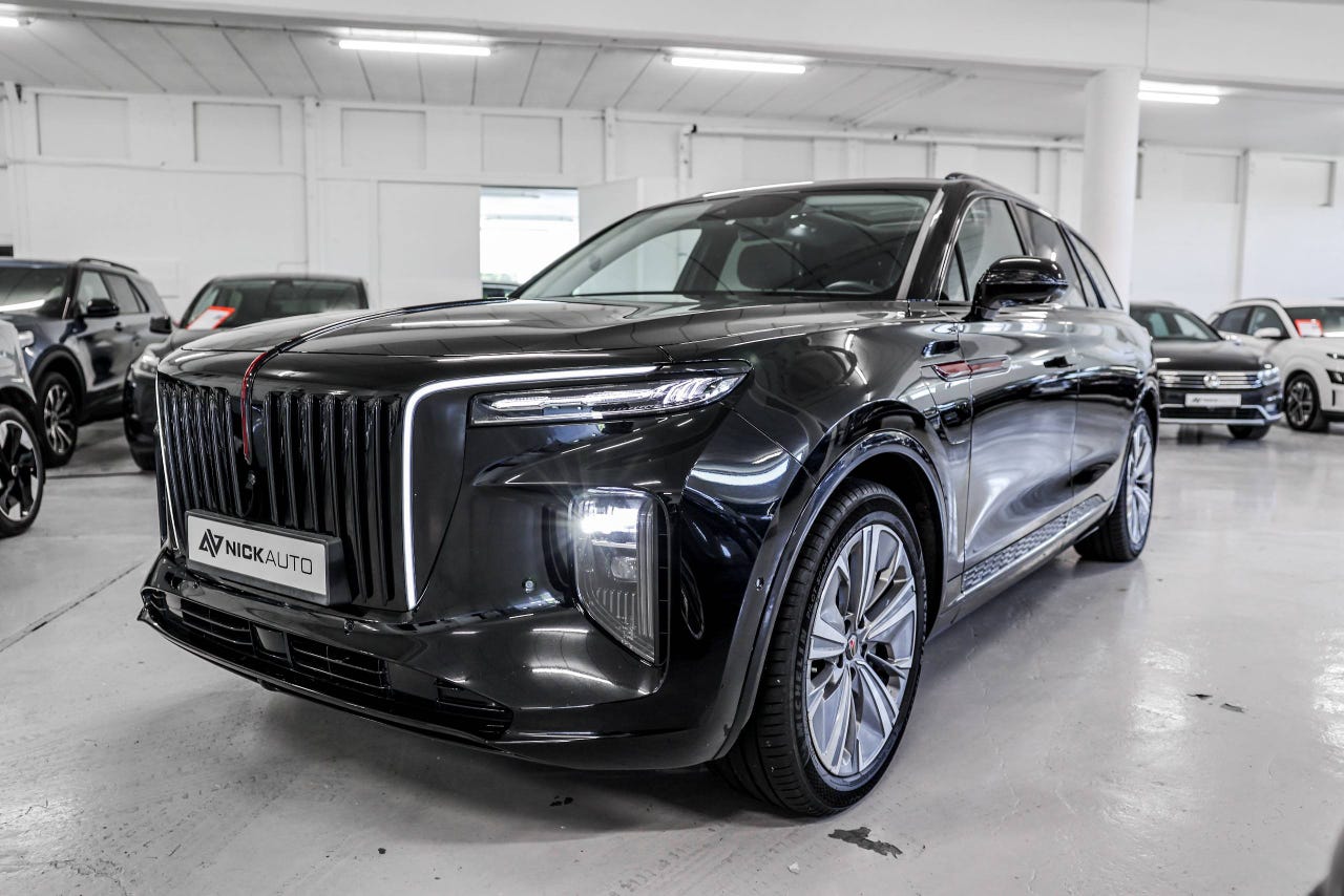 Hongqi E-HS9