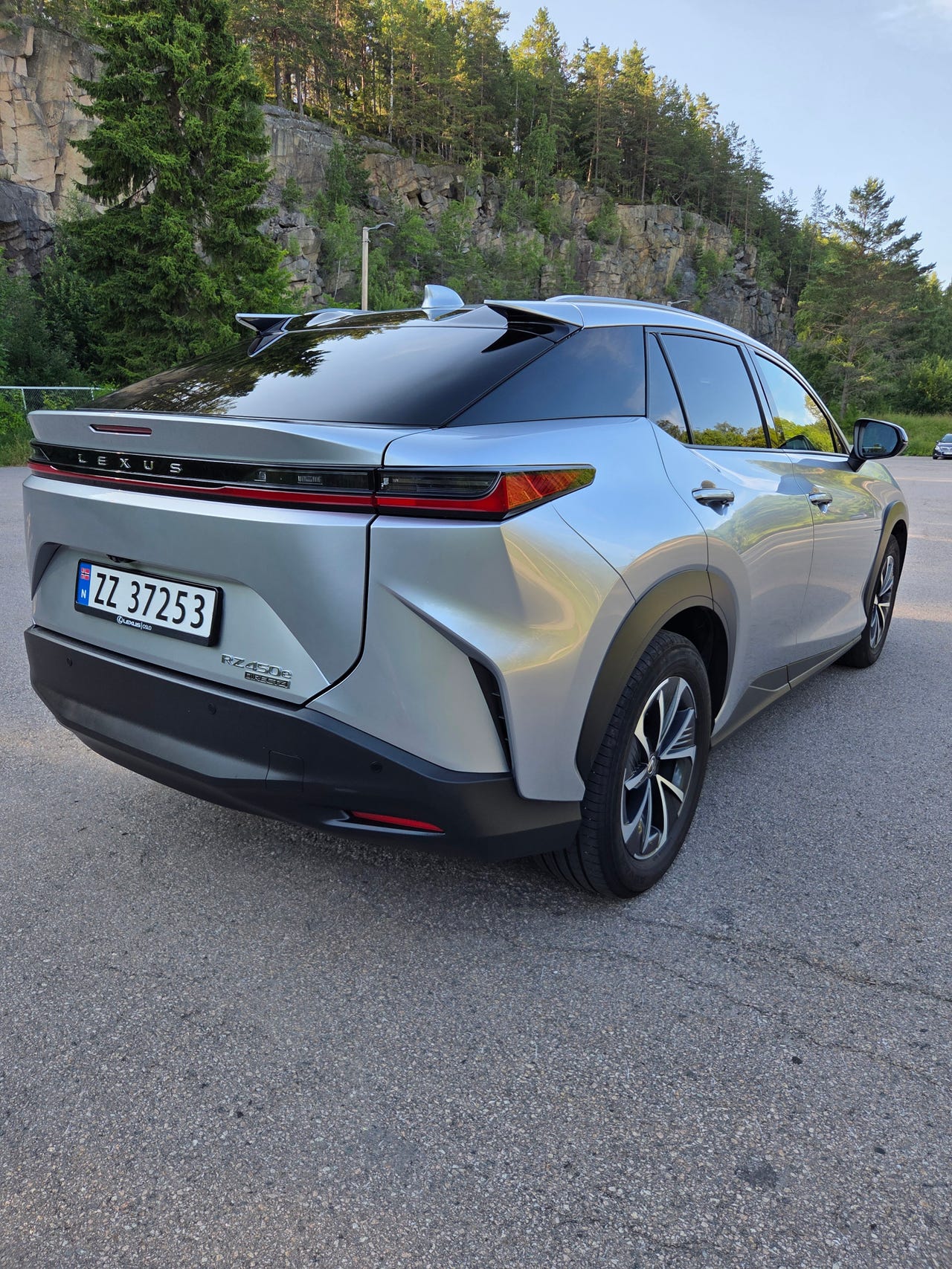 Lexus RZ450e