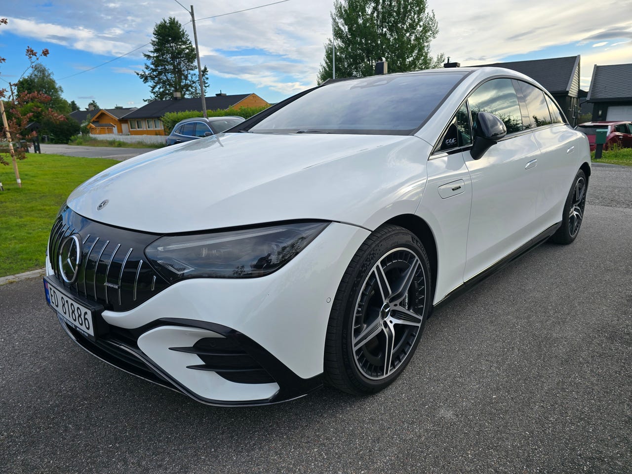 Mercedes-Benz EQE43
