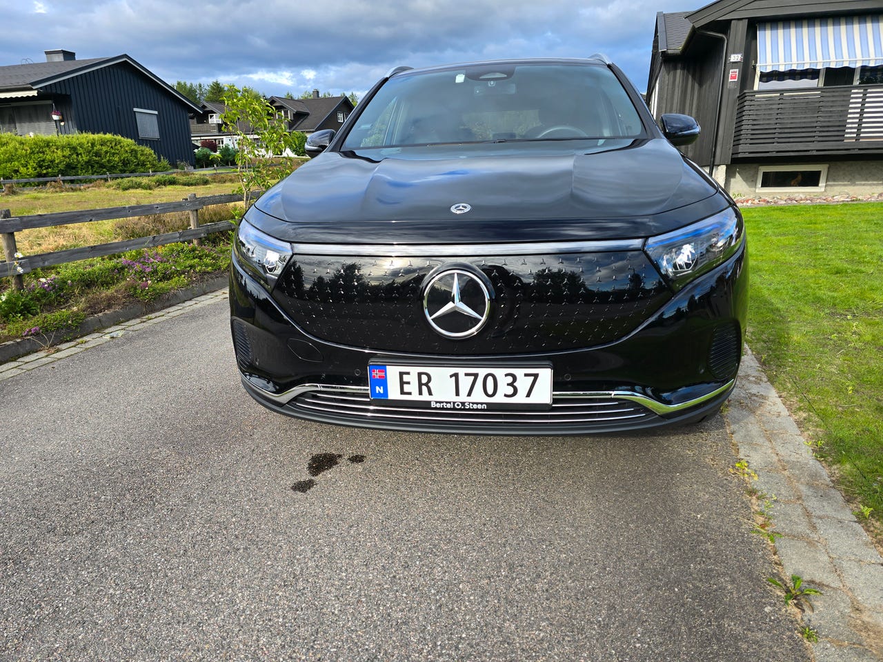 Mercedes-Benz EQA300