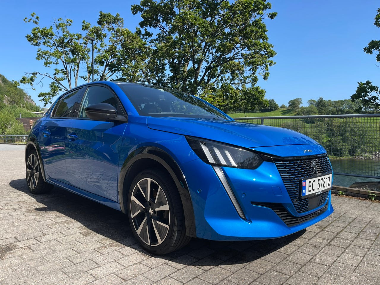 Peugeot e-208
