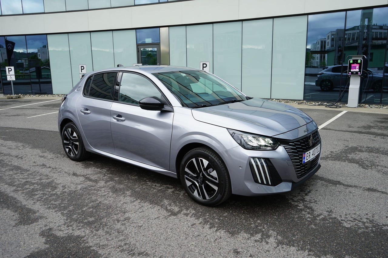 Peugeot e-208
