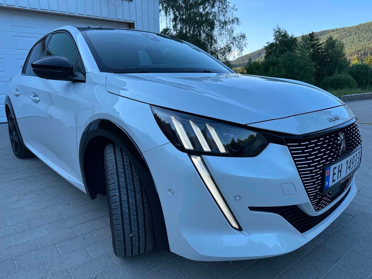 Peugeot e-208