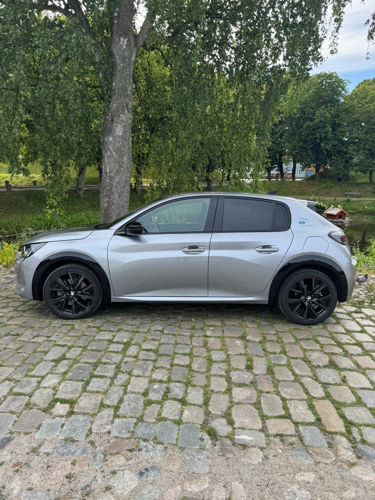 Peugeot e-208