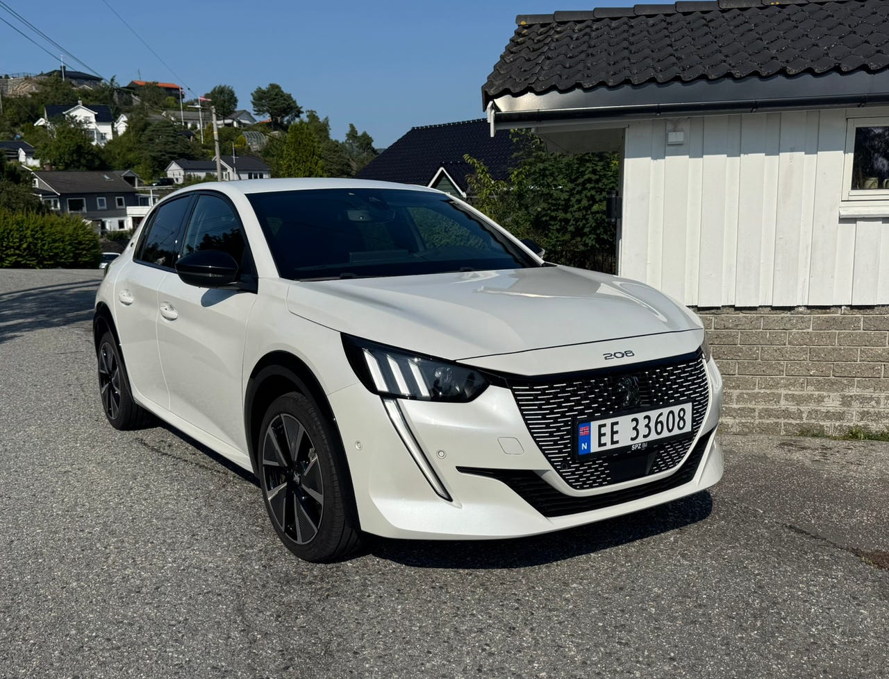 Peugeot e-208