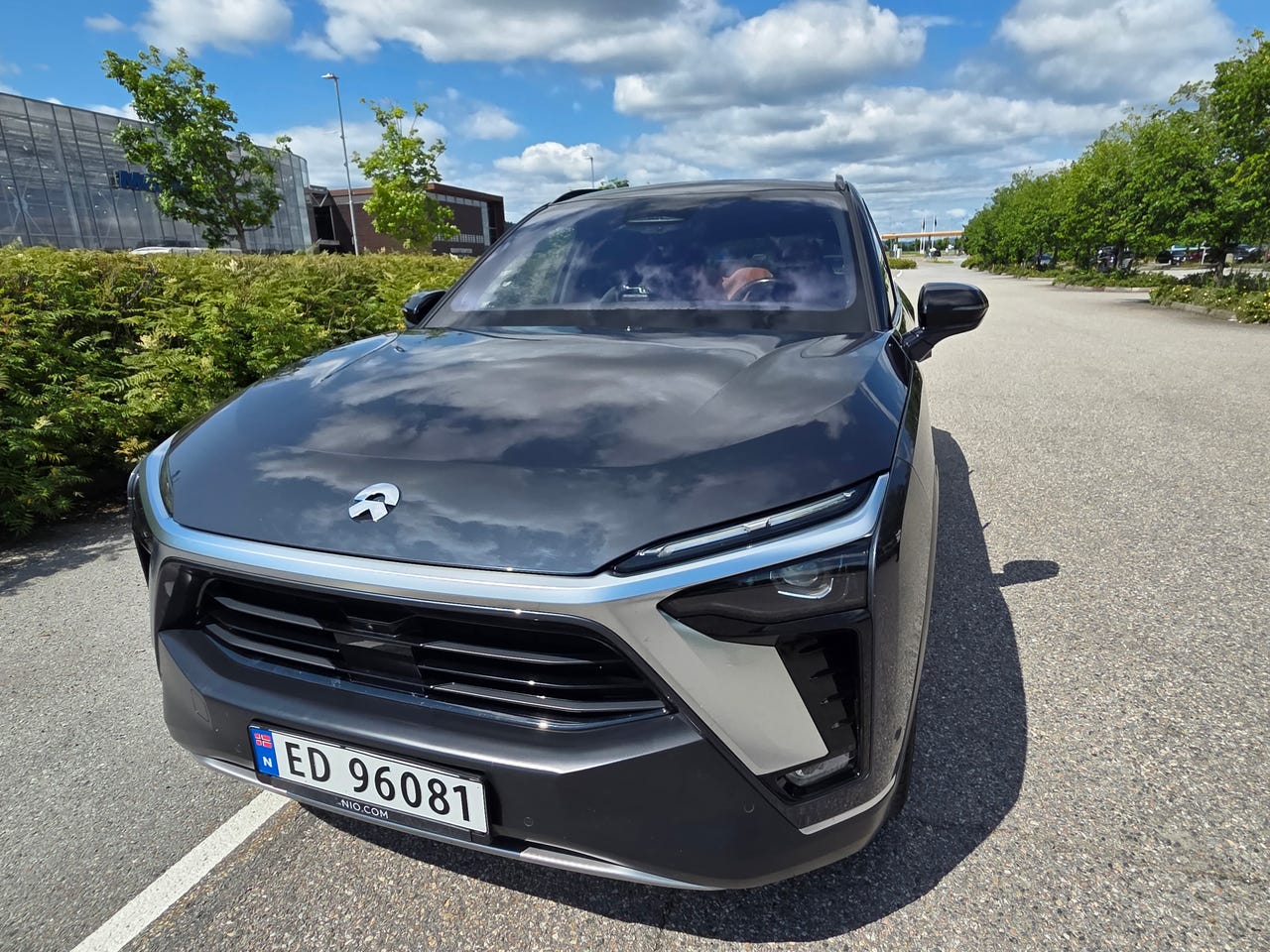 NIO ES8