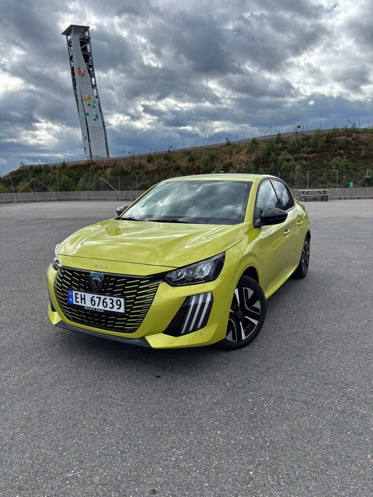 Peugeot e-208