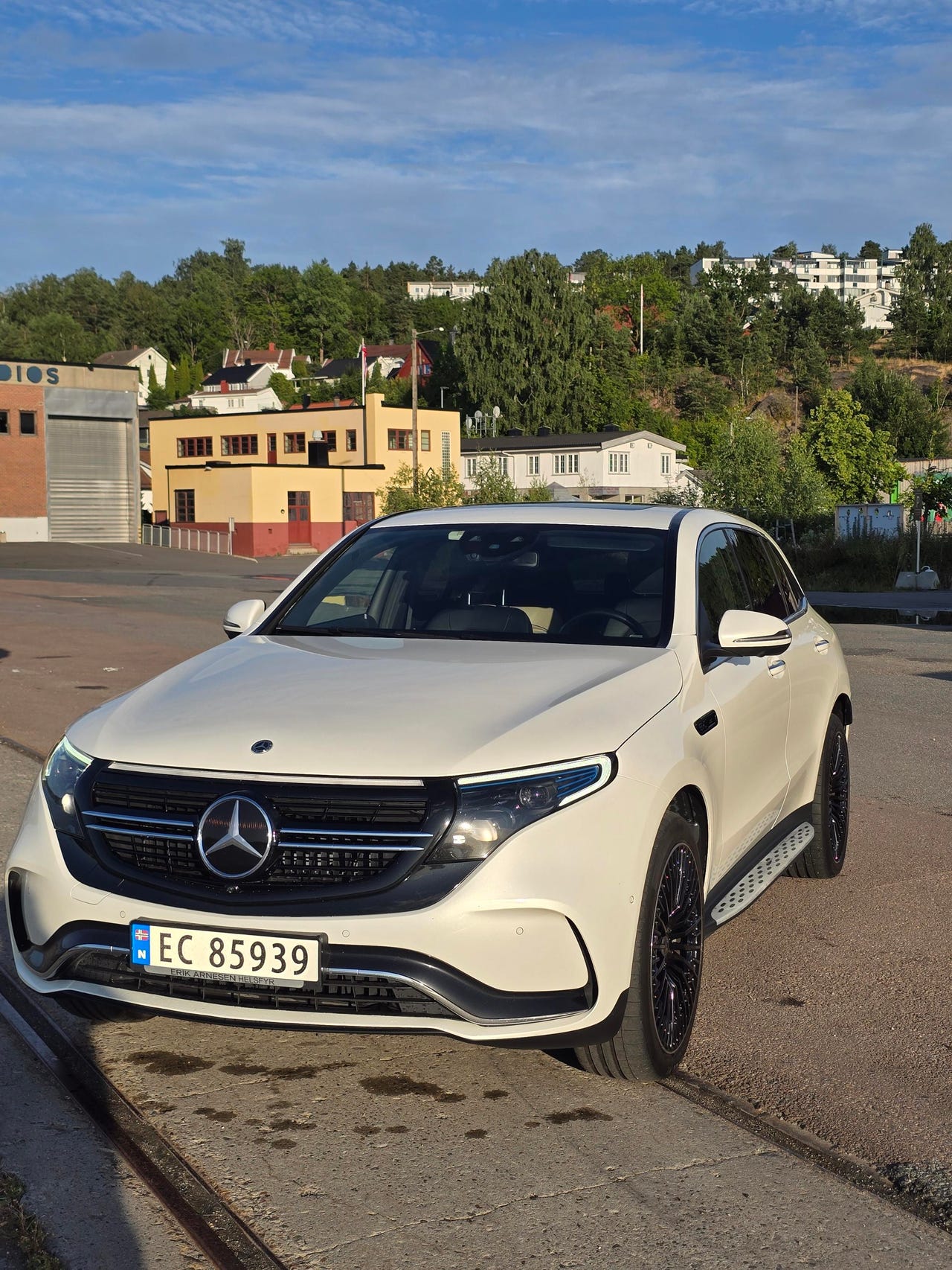 Mercedes-Benz EQC400