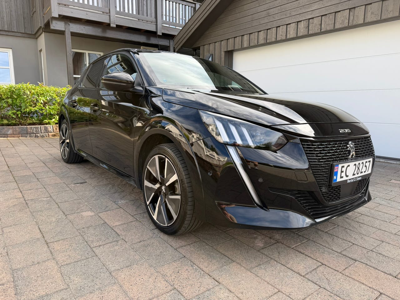 Peugeot e-208
