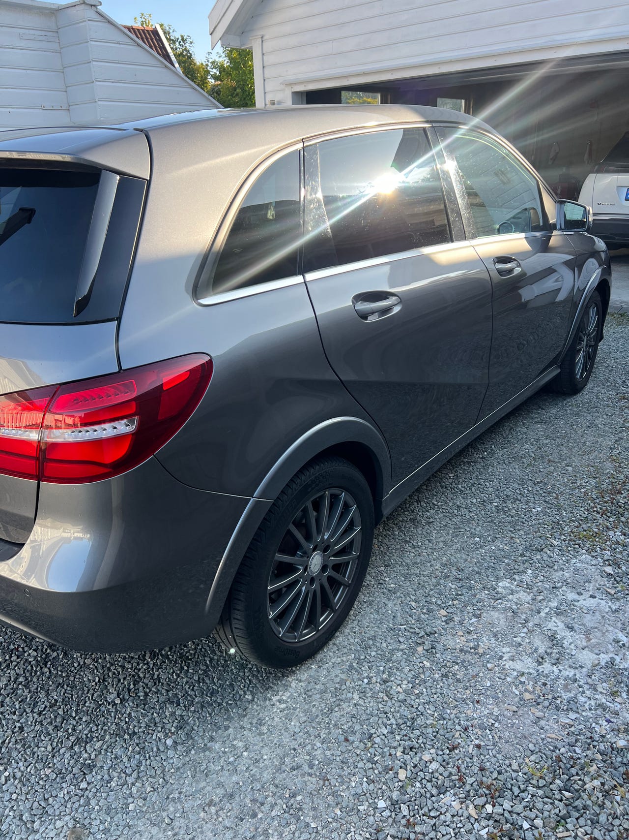 Mercedes-Benz B250 e
