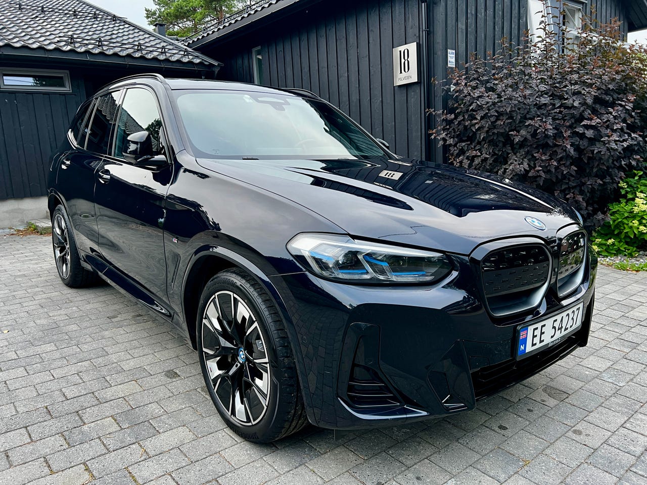 BMW iX3