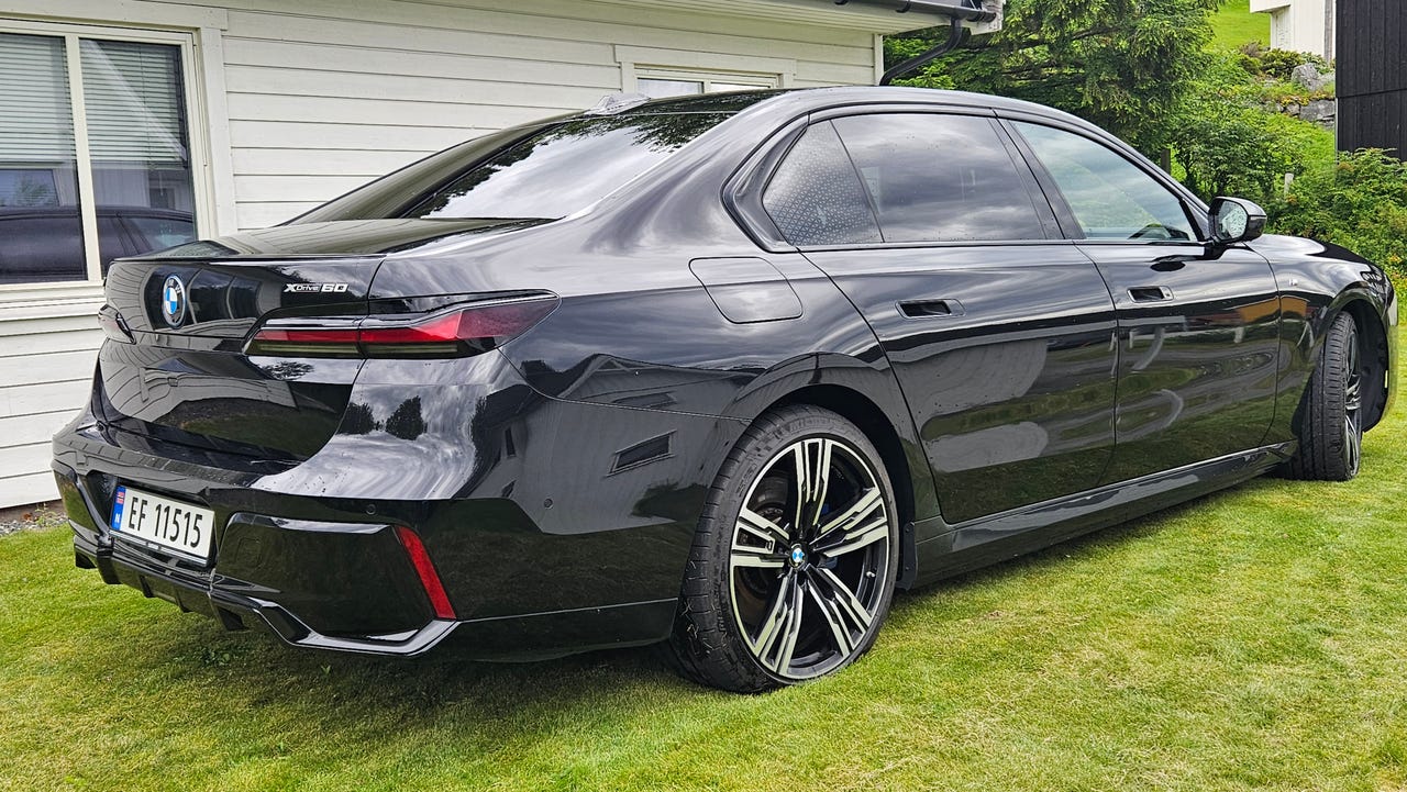 BMW i7