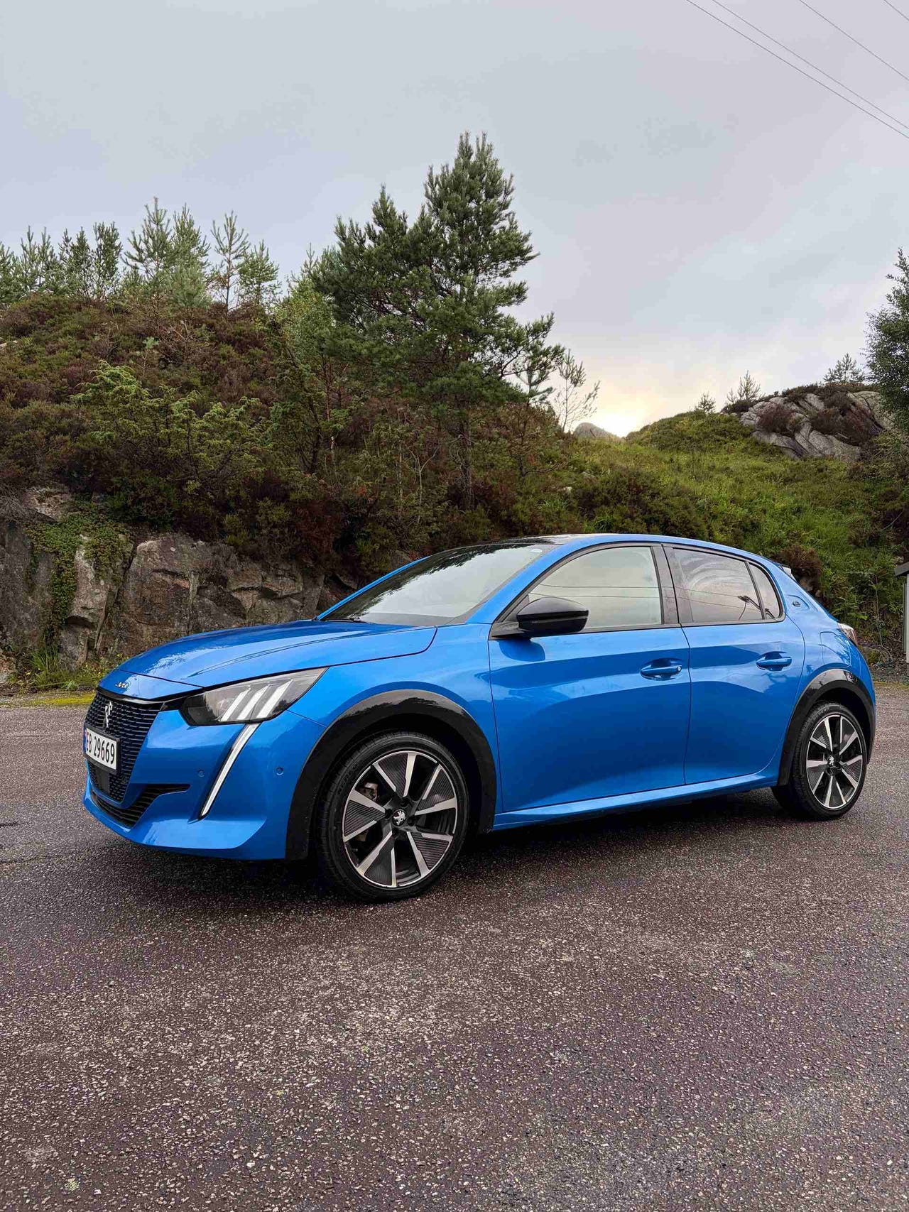 Peugeot e-208