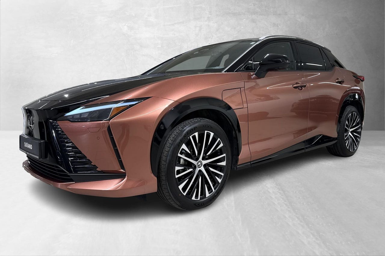 Lexus RZ450e