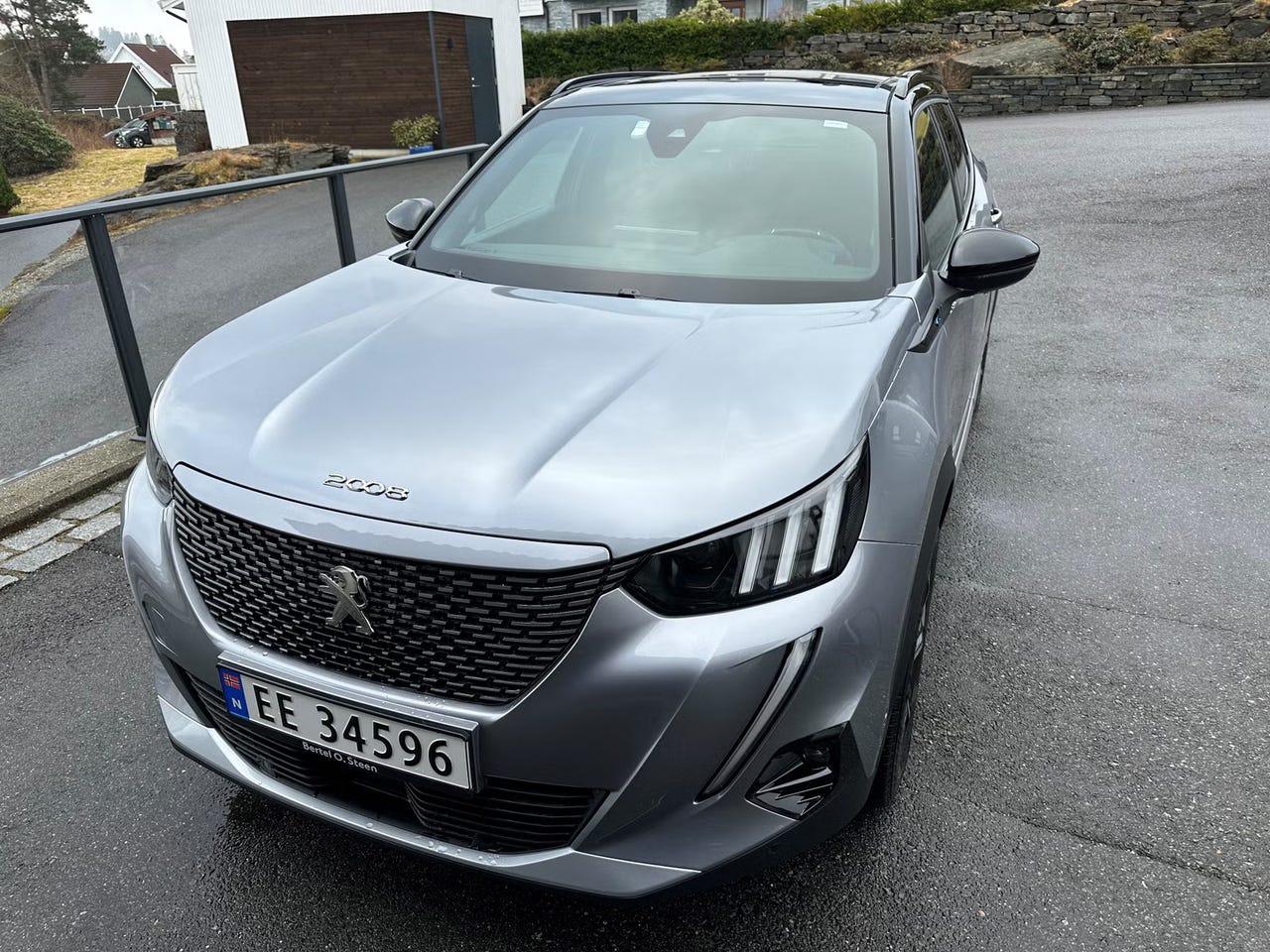 Peugeot e-2008