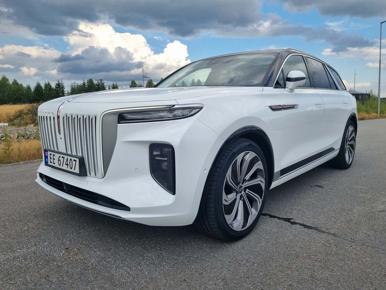 Hongqi E-HS9