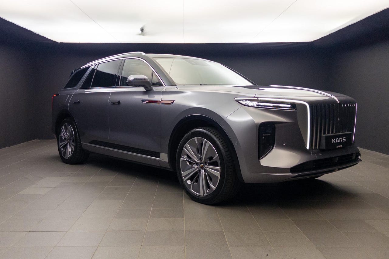 Hongqi E-HS9