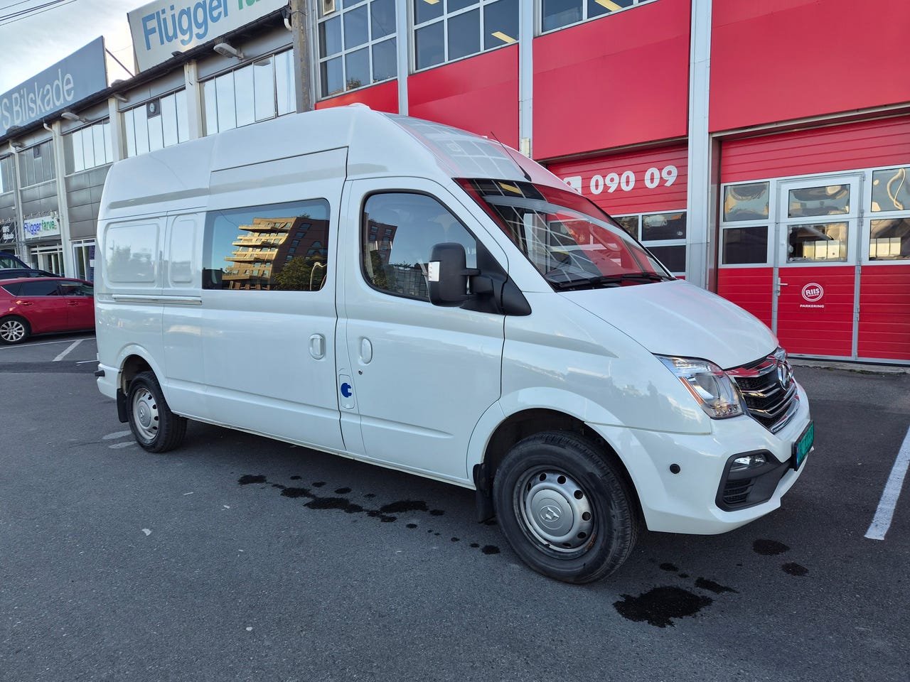 Maxus ev80