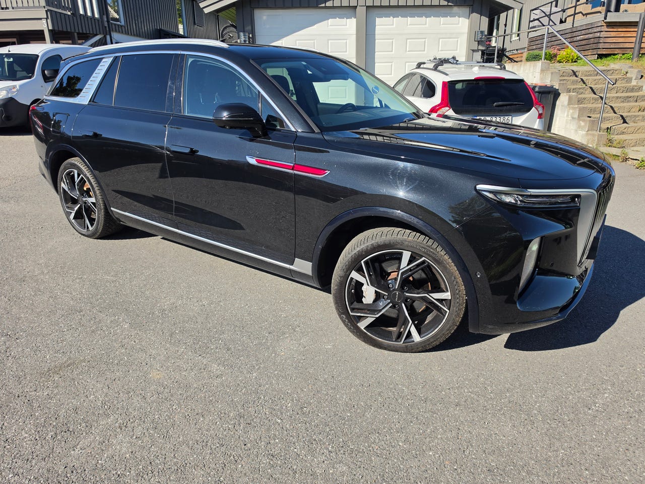 Hongqi E-HS9