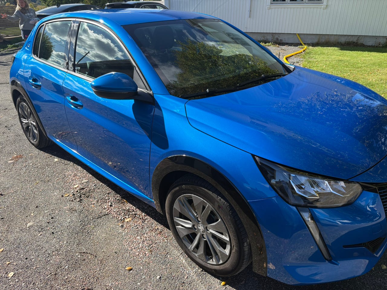 Peugeot e-208