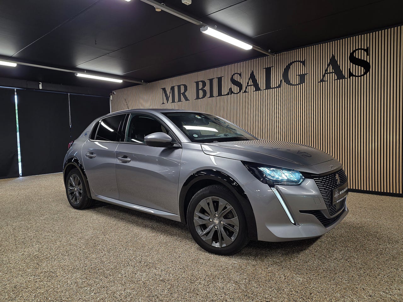 Peugeot e-208
