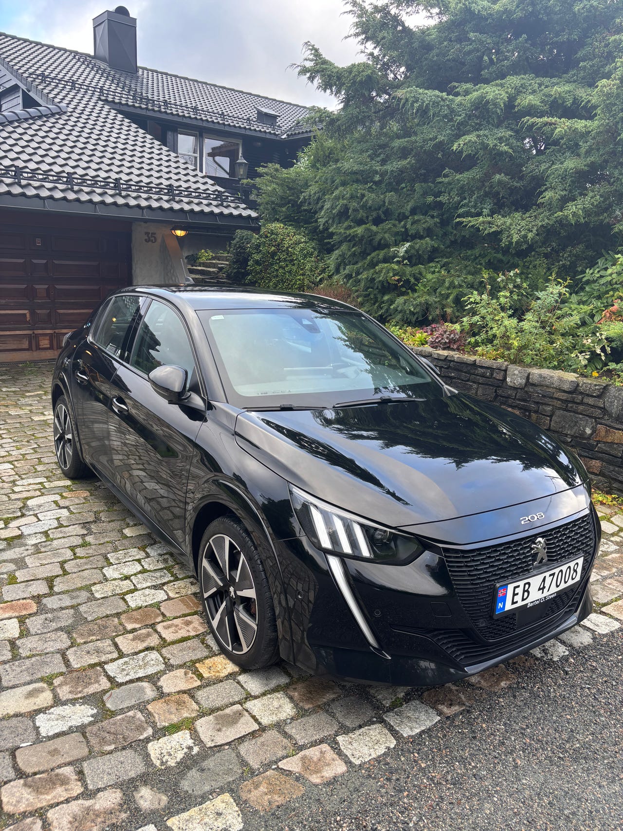 Peugeot e-208