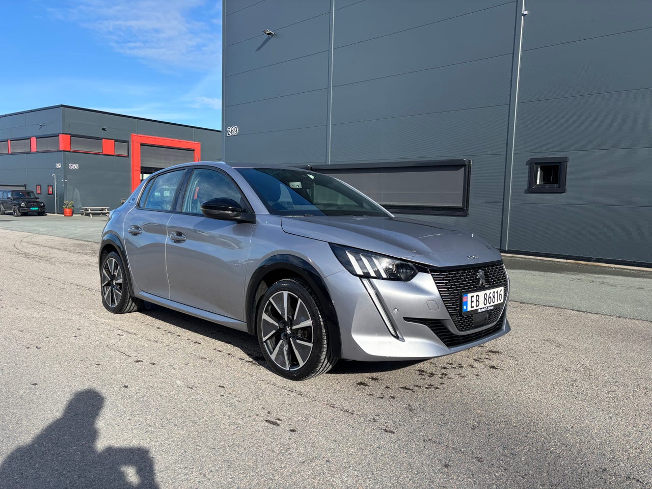 Peugeot e-208