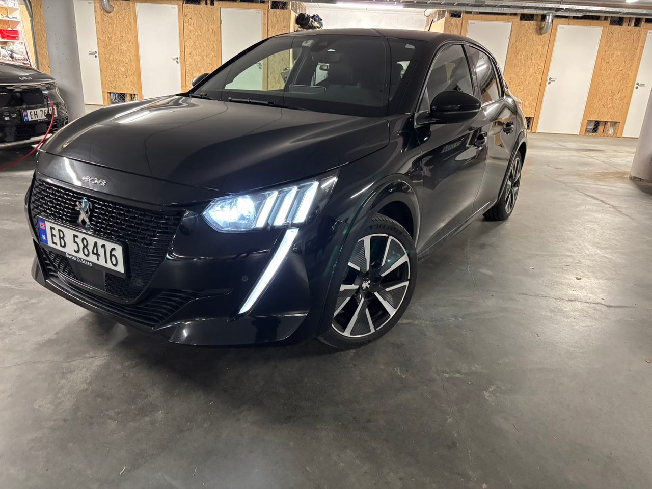Peugeot e-208