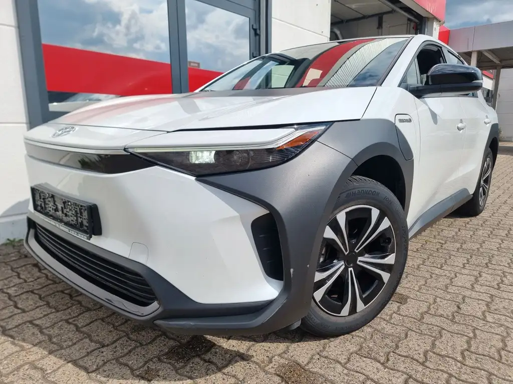 Toyota bZ4X FWD