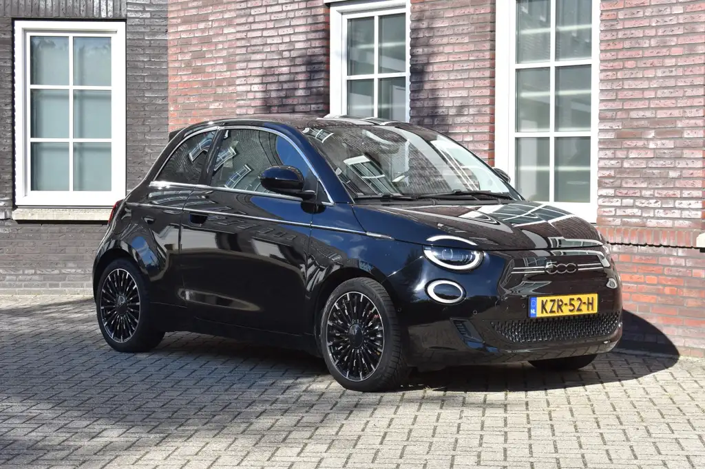 Fiat 500e 42KWh La Prima Panoramadak/JBL/ Active cruise cont