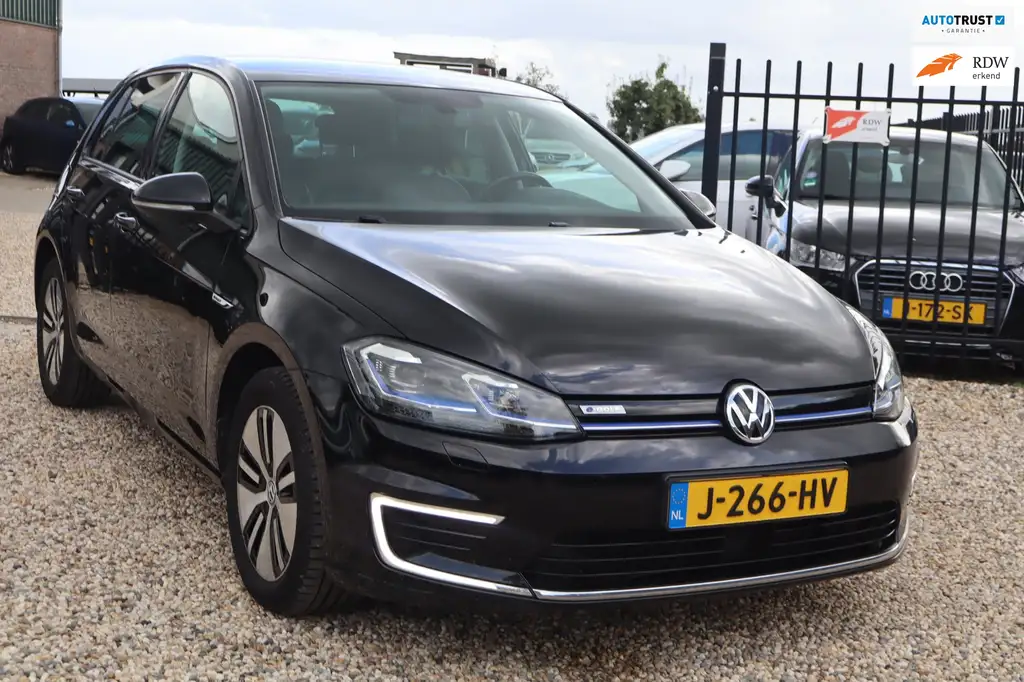Volkswagen e-Golf LEDER PARK PILOT E-DITION