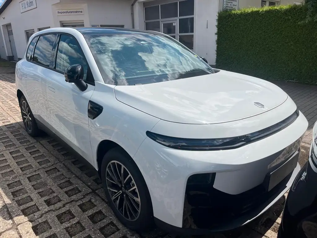 Leapmotor B10 Design Pro Max,Wärmep.gr.Akku67kw/h,Sitzbelü