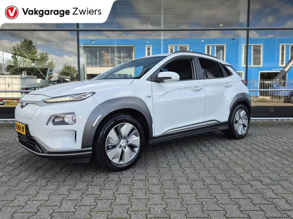 Hyundai KONA EV Premium 64 kWh|SOH 95% |Warmtepomp | Navi| Head