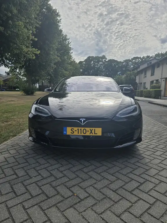 Tesla Model S 70D Allradantrieb