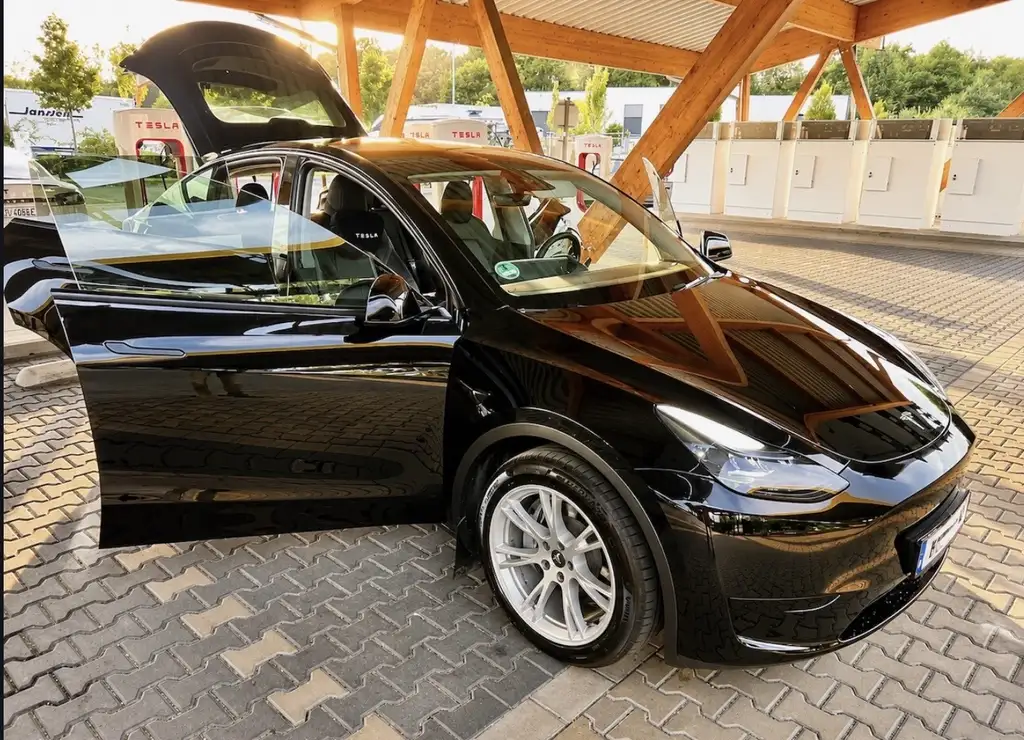 Tesla Model Y RWD