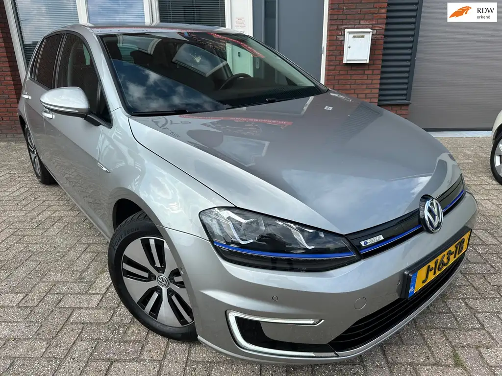 Volkswagen e-Golf E-Golf / Navi / Camera / Stoelverw / Park assist /