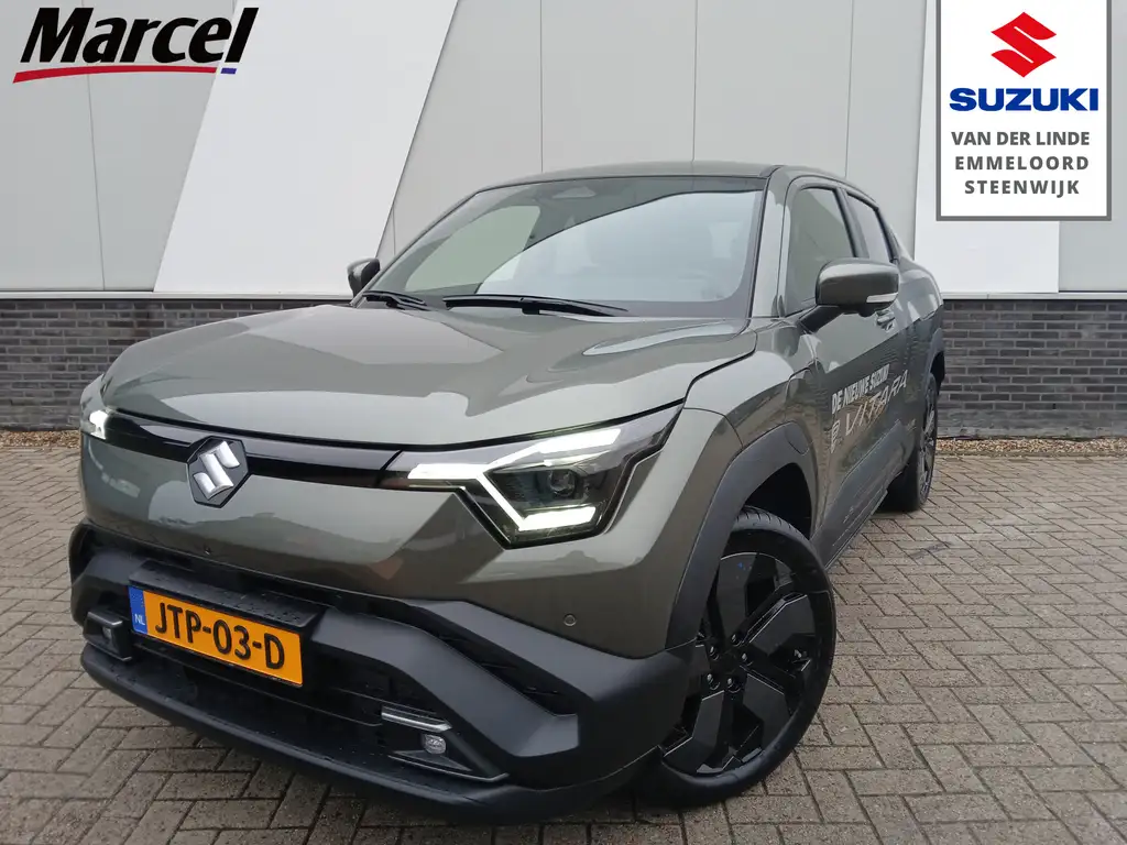 Suzuki eVitara e Style 61 kWh INFINITY speaker Pano Dode hoek det