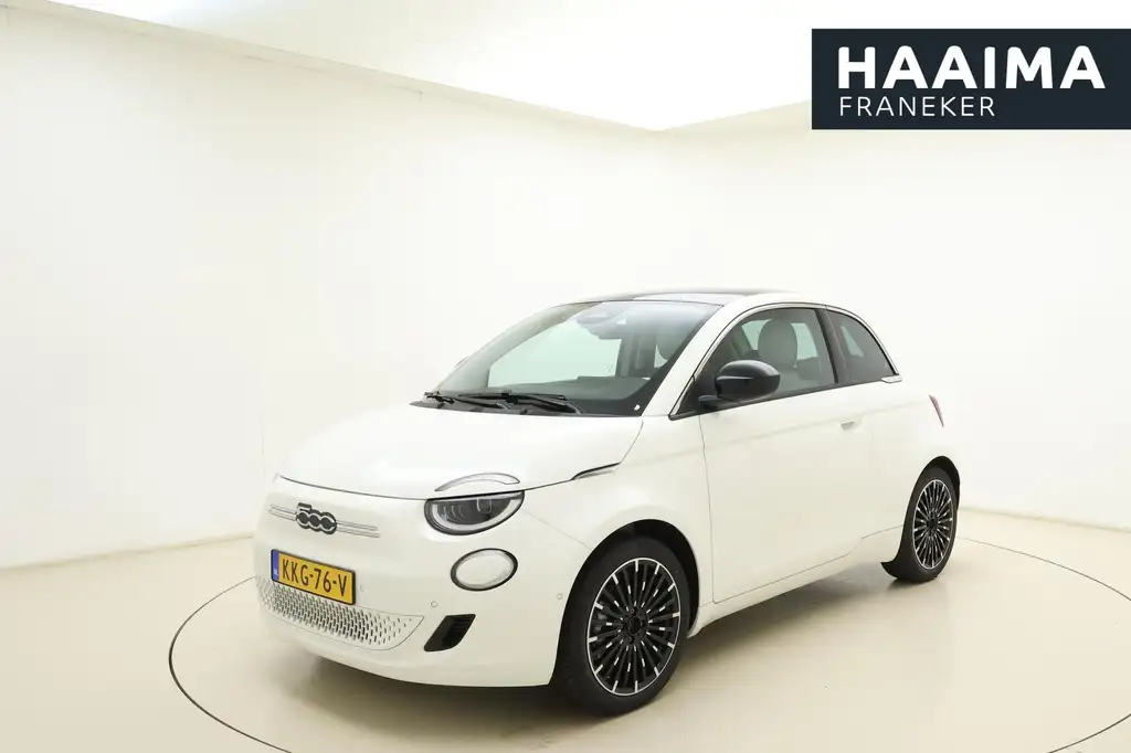 Fiat 500e La Prima 42 kWh | Glazen dak | Cruise control | Ca