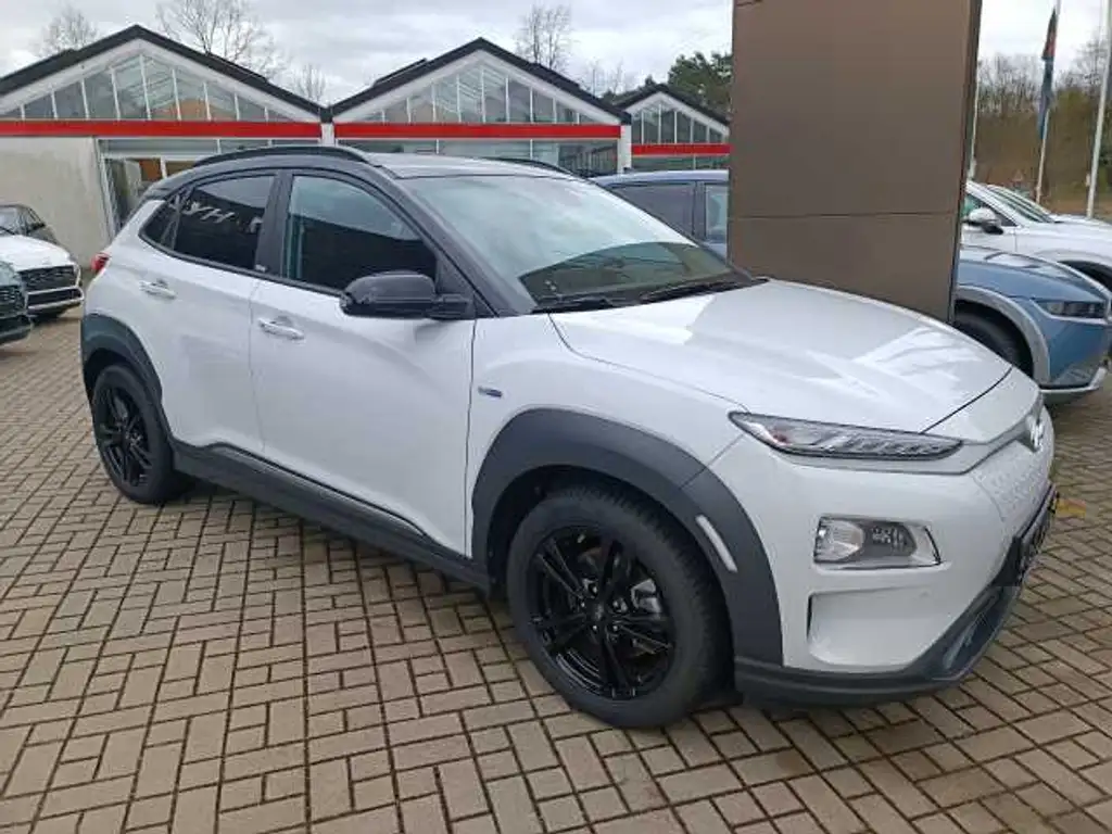 Hyundai KONA Elektro STYLE Teilleder Navi Assist. Dachl.
