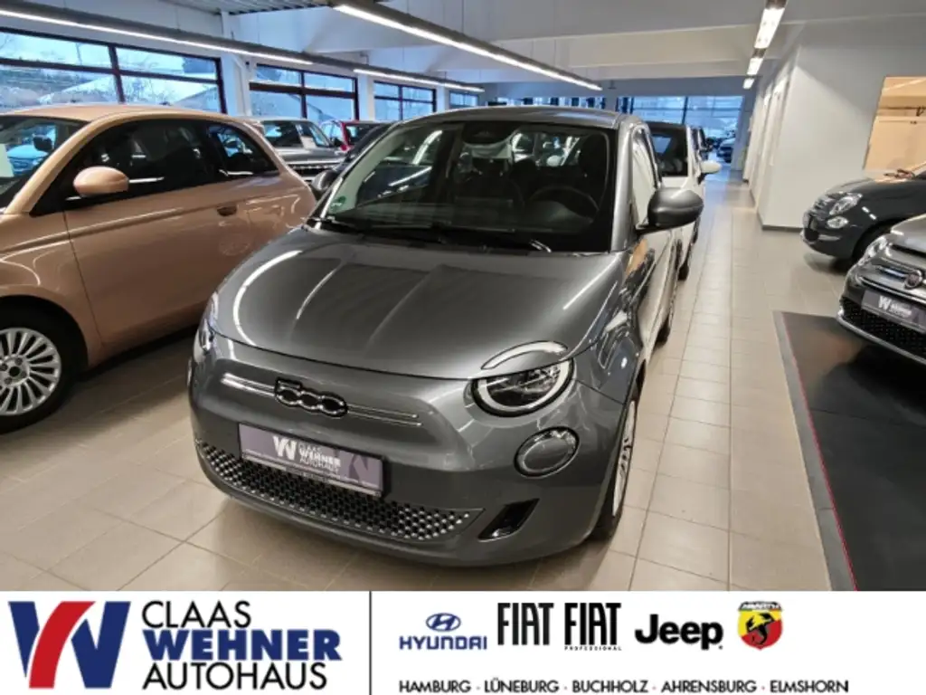 Fiat 500e Digitales Cockpit Apple CarPlay Android Auto Klima